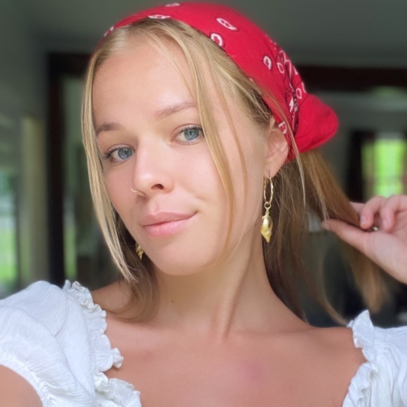 Jewelry - Goldtone Seashell Hoop Earrings